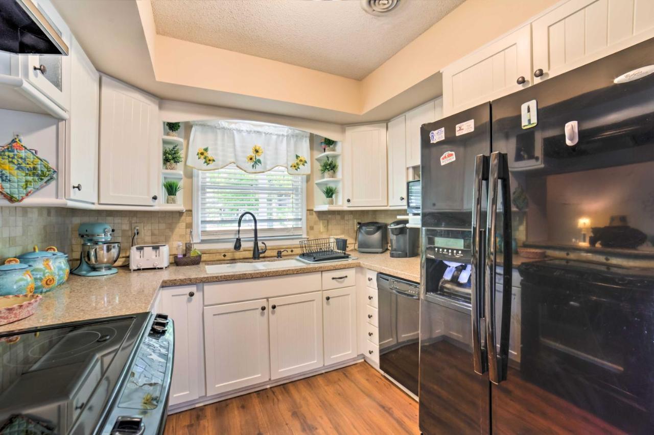 Oak Island Home With Fenced Yard, Walk To Long Beach Εξωτερικό φωτογραφία