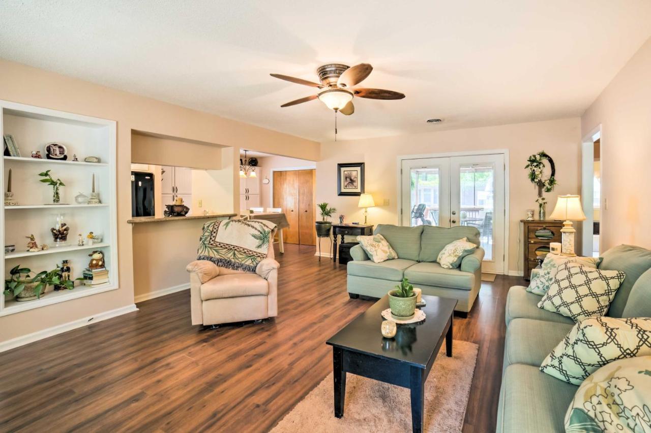 Oak Island Home With Fenced Yard, Walk To Long Beach Εξωτερικό φωτογραφία