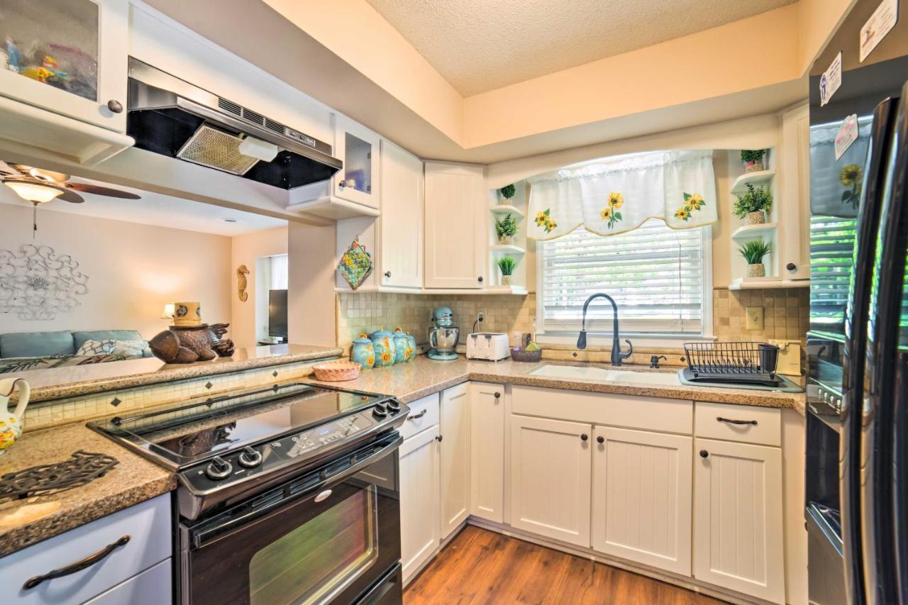 Oak Island Home With Fenced Yard, Walk To Long Beach Εξωτερικό φωτογραφία