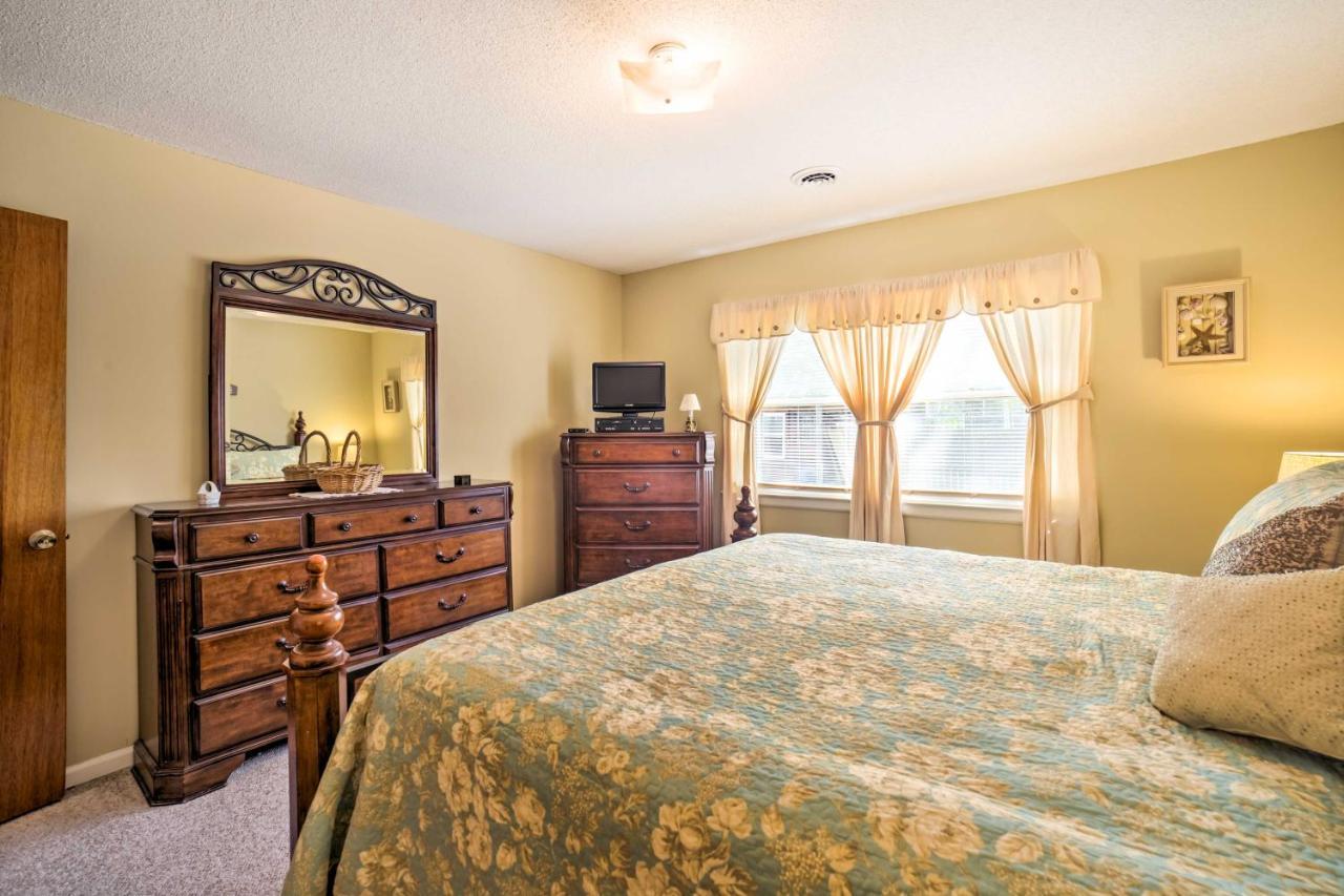 Oak Island Home With Fenced Yard, Walk To Long Beach Εξωτερικό φωτογραφία