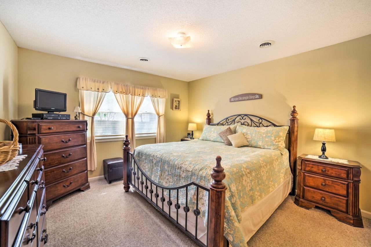 Oak Island Home With Fenced Yard, Walk To Long Beach Εξωτερικό φωτογραφία
