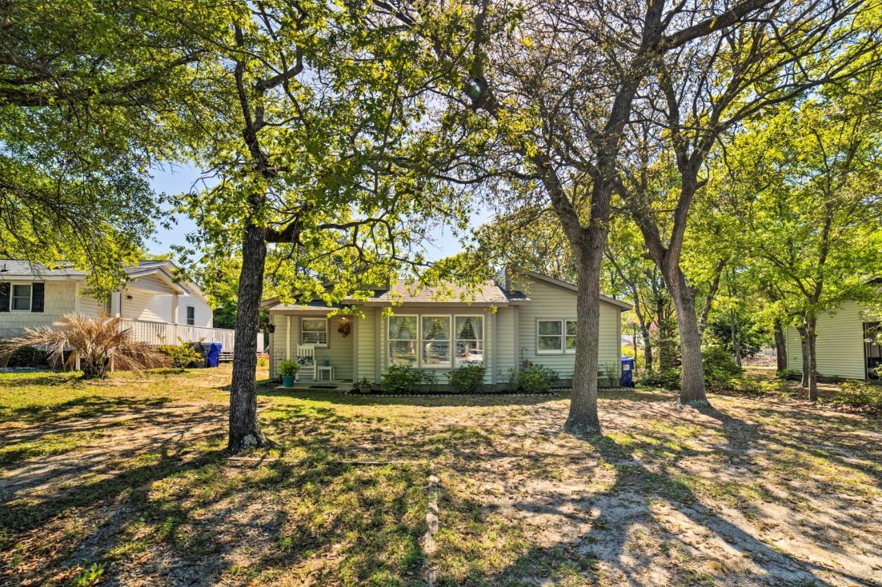 Oak Island Home With Fenced Yard, Walk To Long Beach Εξωτερικό φωτογραφία
