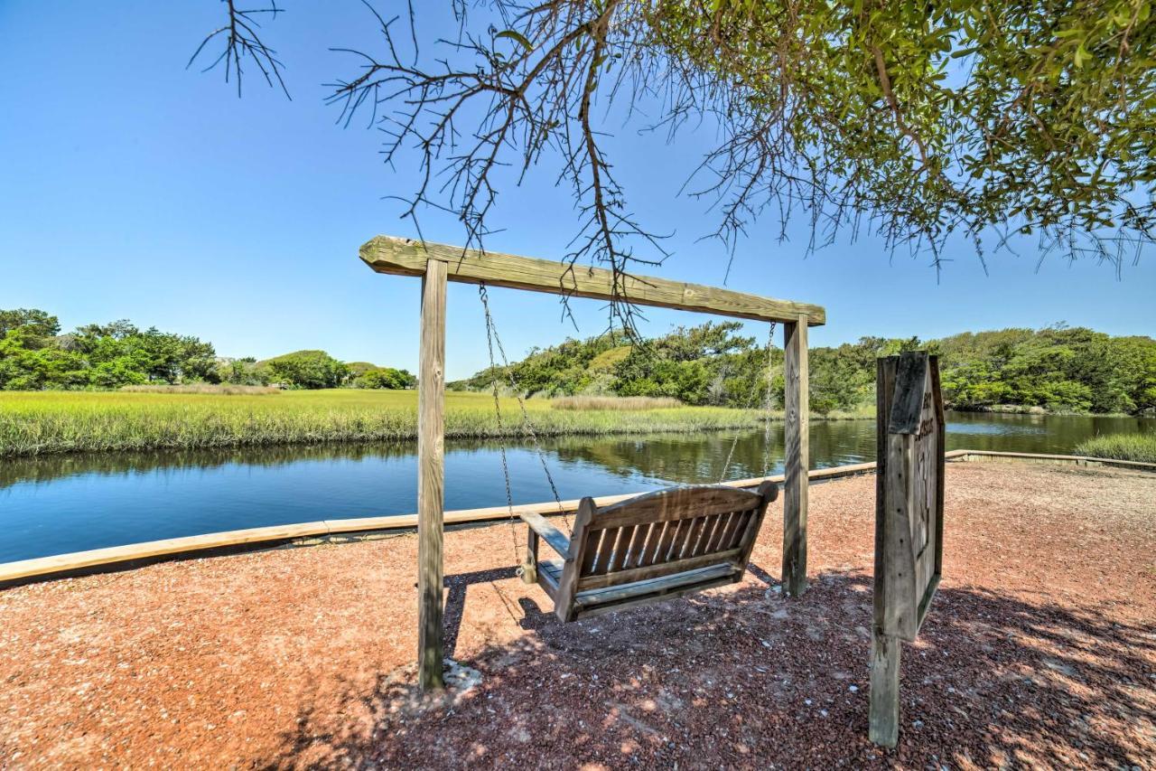 Oak Island Home With Fenced Yard, Walk To Long Beach Εξωτερικό φωτογραφία