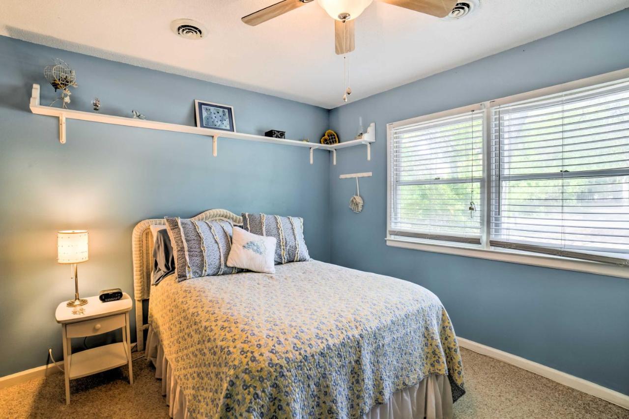 Oak Island Home With Fenced Yard, Walk To Long Beach Εξωτερικό φωτογραφία