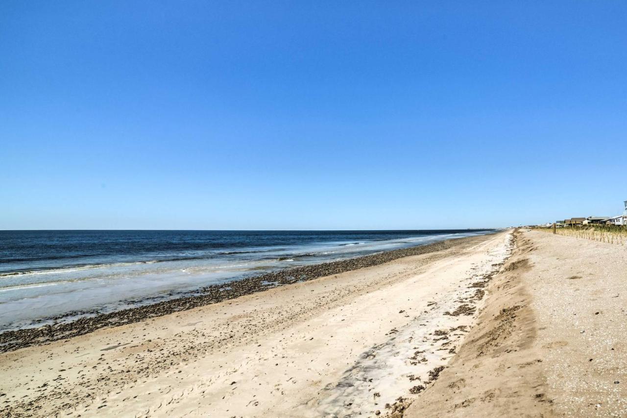 Oak Island Home With Fenced Yard, Walk To Long Beach Εξωτερικό φωτογραφία